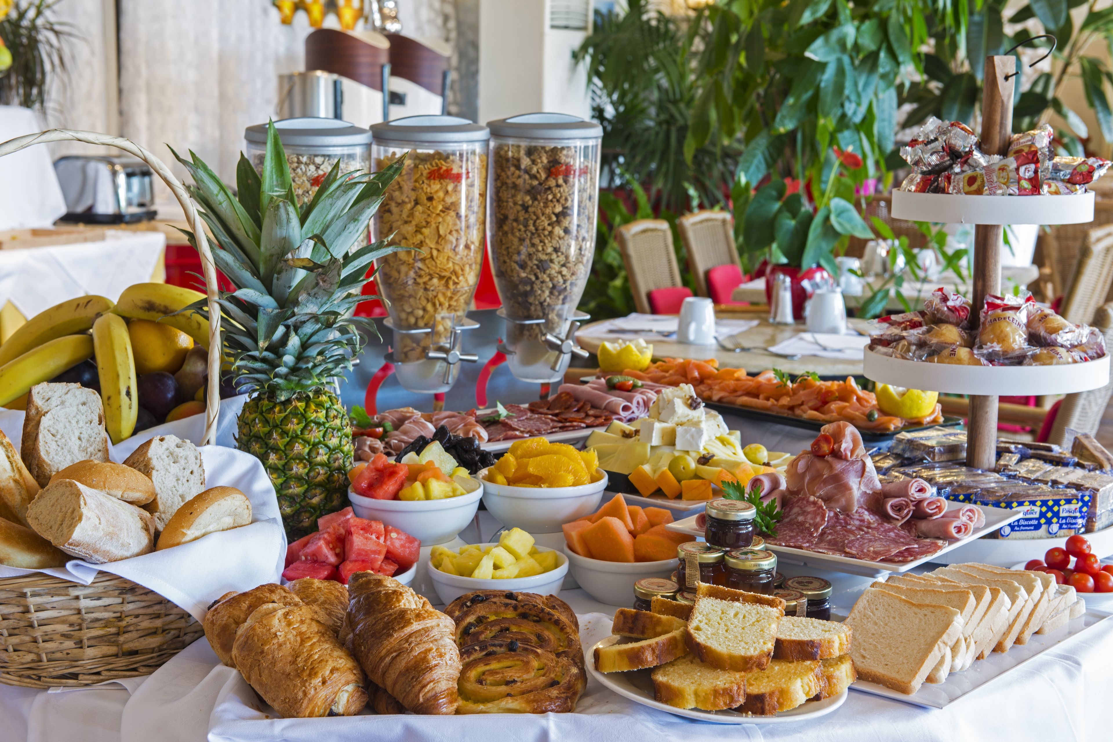 Frukostbuffé varje dag (EUR 22 per person)