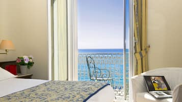 Junior Triple Room, Sea View | 1 bedroom, minibar, in-room safe, individually decorated