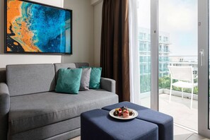 Quarto luxo, 1 cama King, vista para a piscina (Oasis Pool View King) | Lençóis italianos Frette, roupas de cama premium
