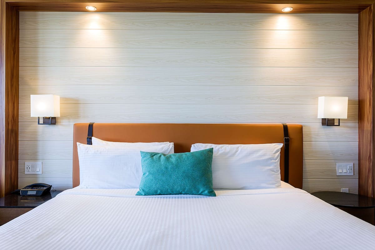 Standard Room, 1 King Bed (Superior Room King)
