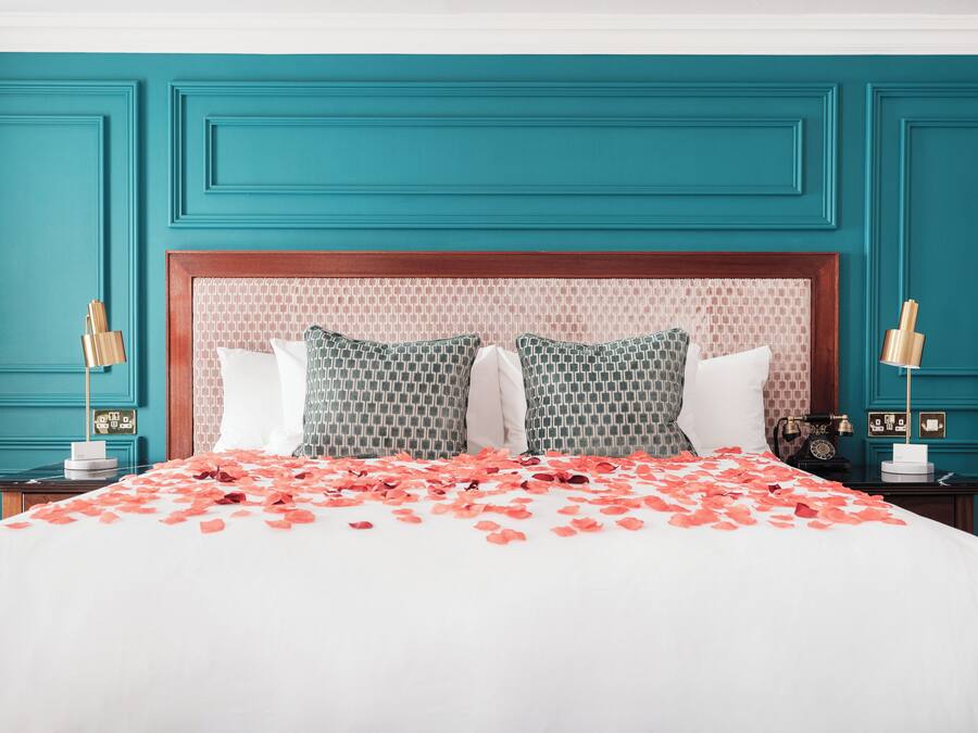Premium bedding, in-room safe, desk, laptop workspace