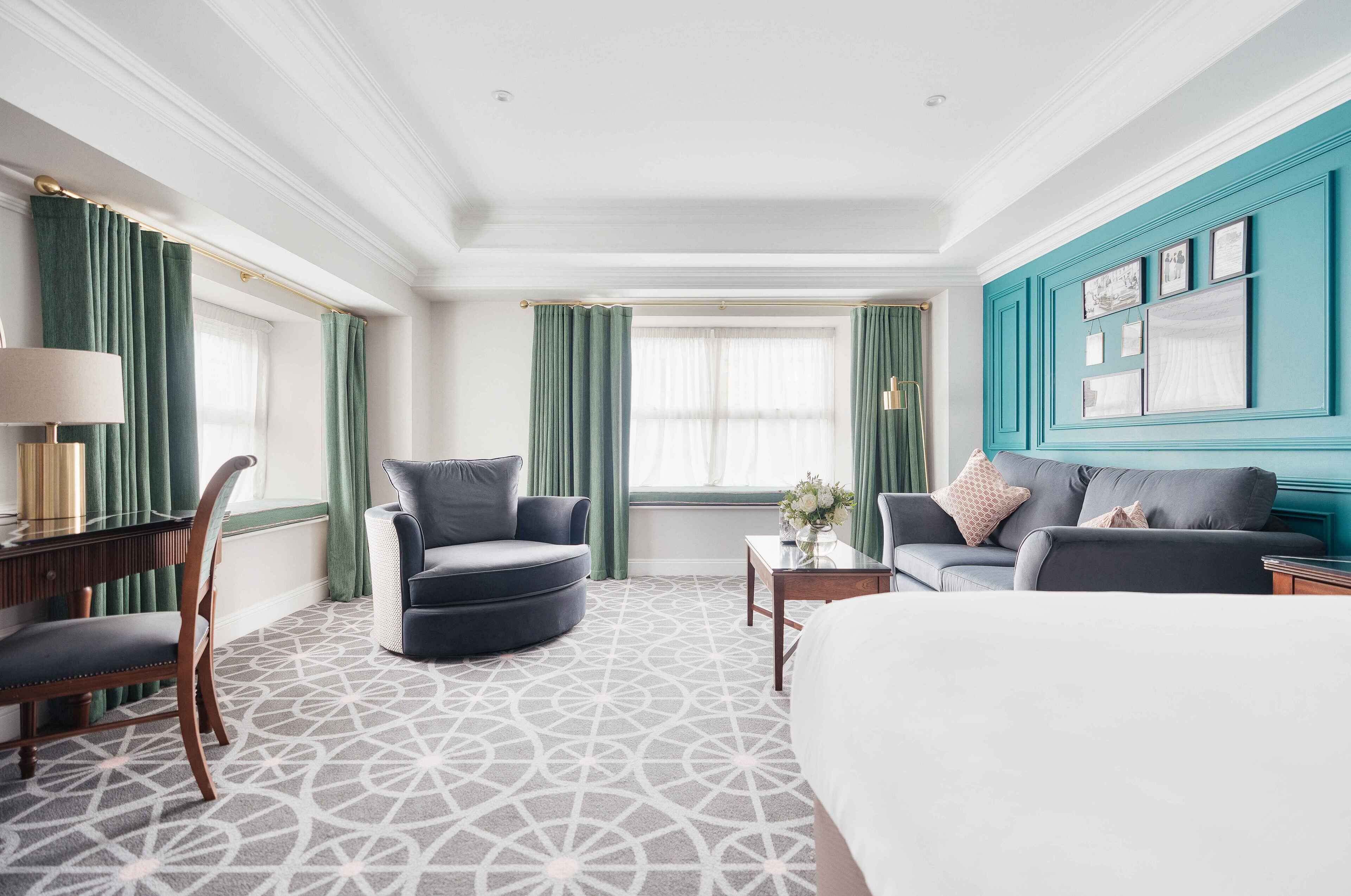 junior suite, 1 king bed | 1 bedroom, premium bedding, in-room safe, desk