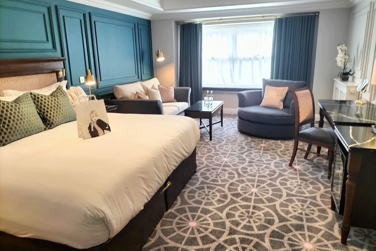 1 bedroom, premium bedding, in-room safe, desk