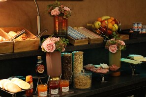 Buffet déjeuner (14 EUR par personne)