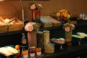 Buffet déjeuner (14 EUR par personne)