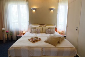 Executive Double Room | Hypo-allergenic bedding, in-room safe, blackout drapes, soundproofing - Le patio Bastille (Paris)