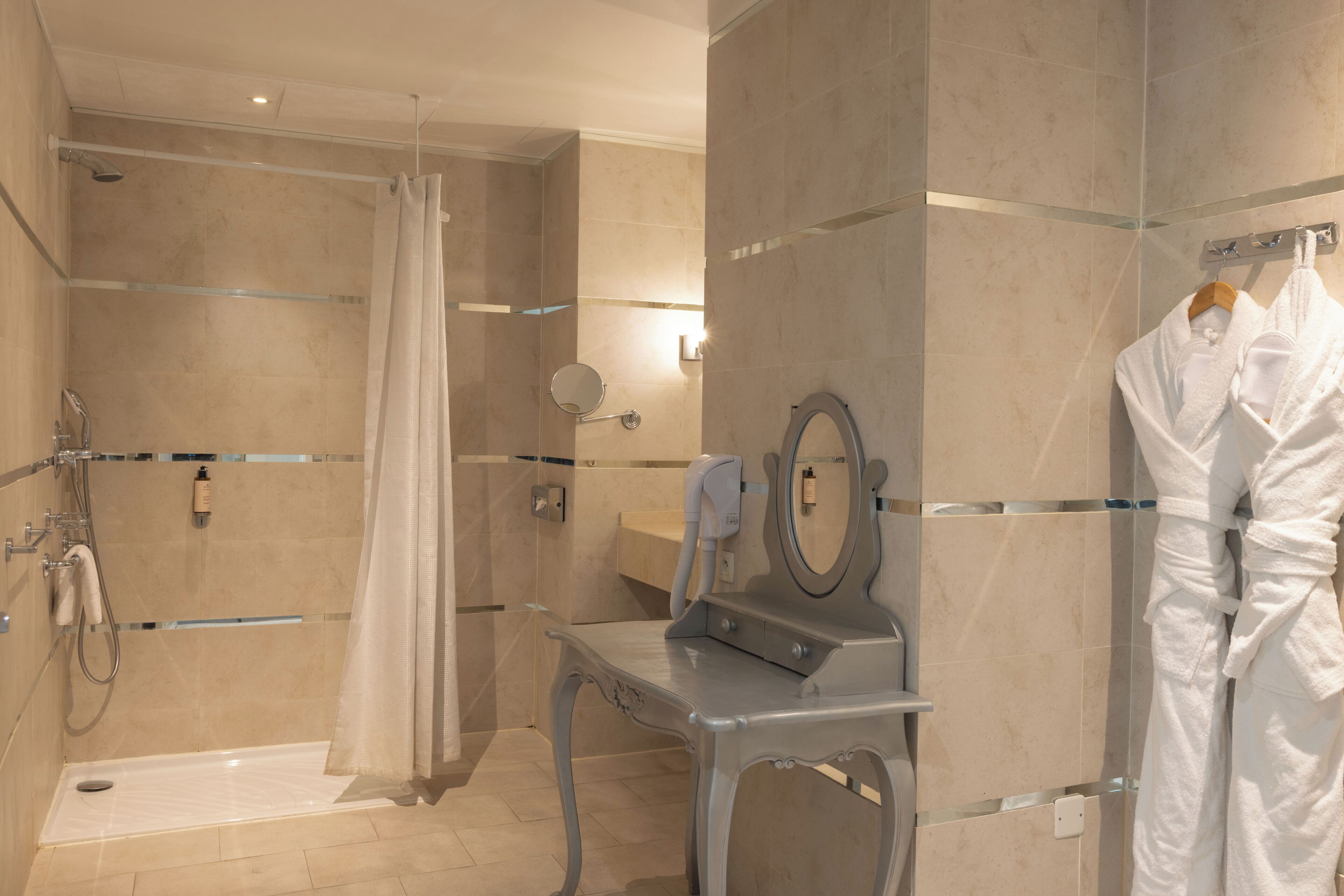 Photo - Hotel Renoir