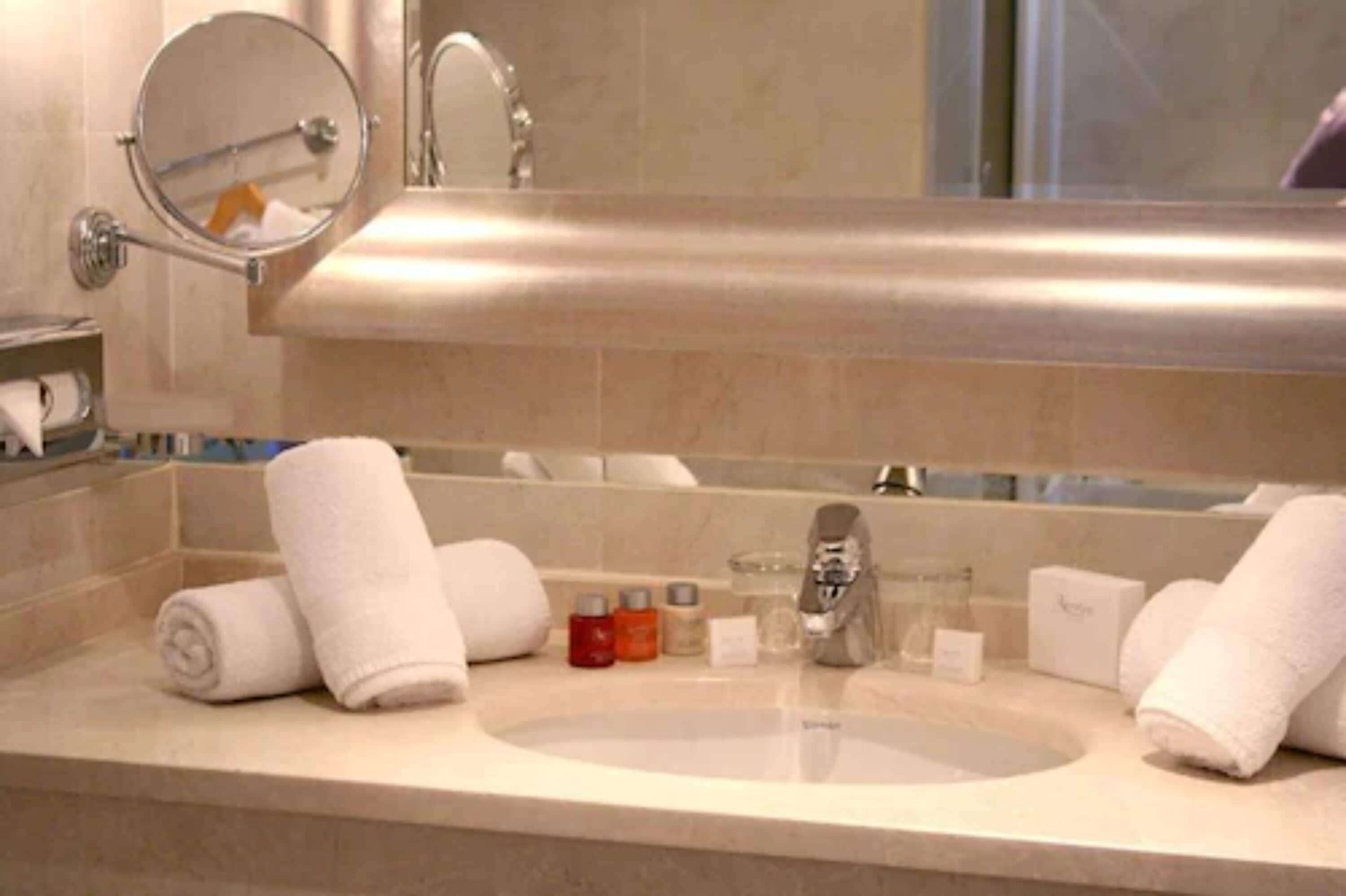 Photo - Hotel Renoir