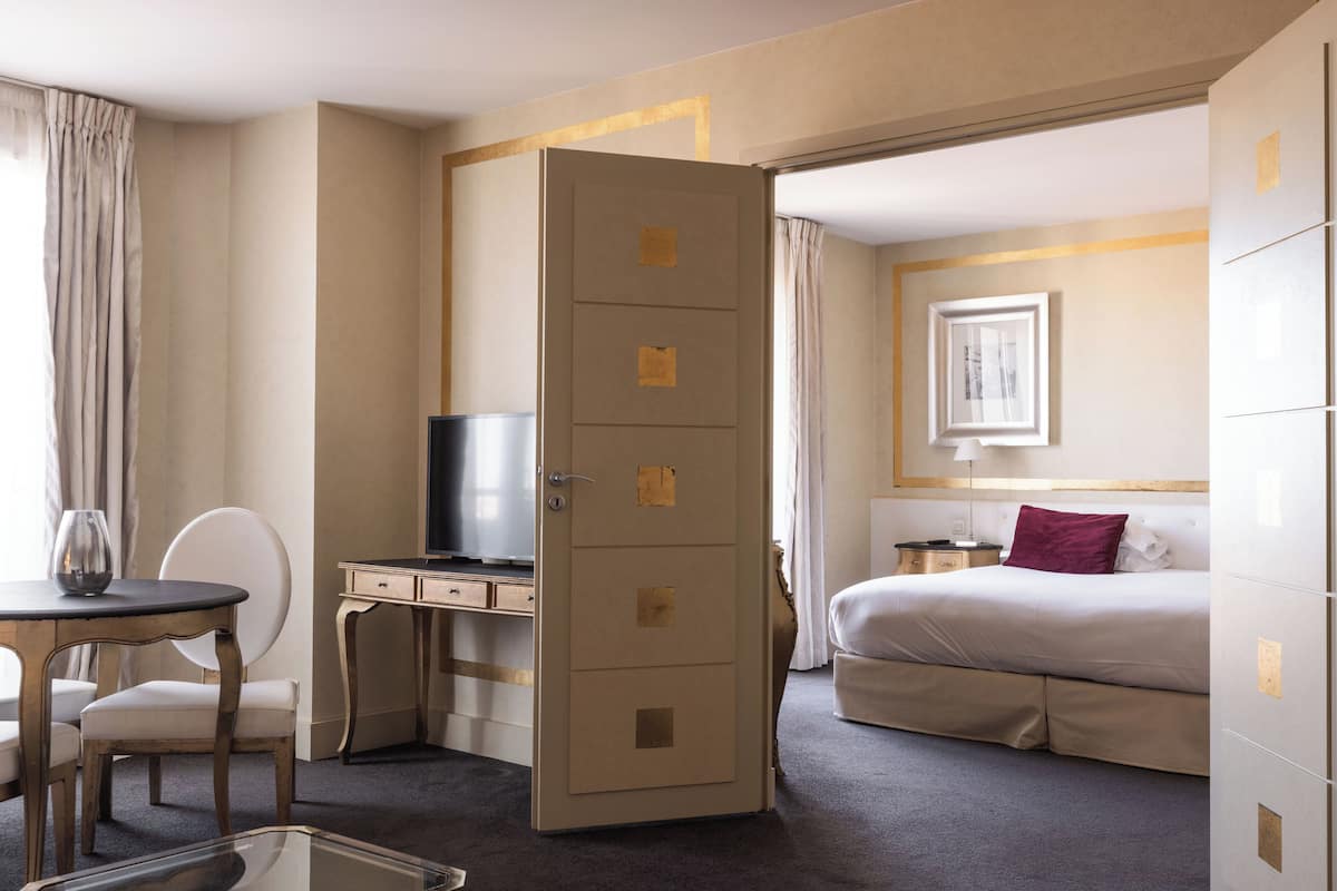 1 chambre, minibar, coffres-forts dans les chambres, bureau