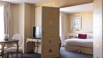 Suite Deluxe | Minibar, coffres-forts dans les chambres, bureau, rideaux occultants