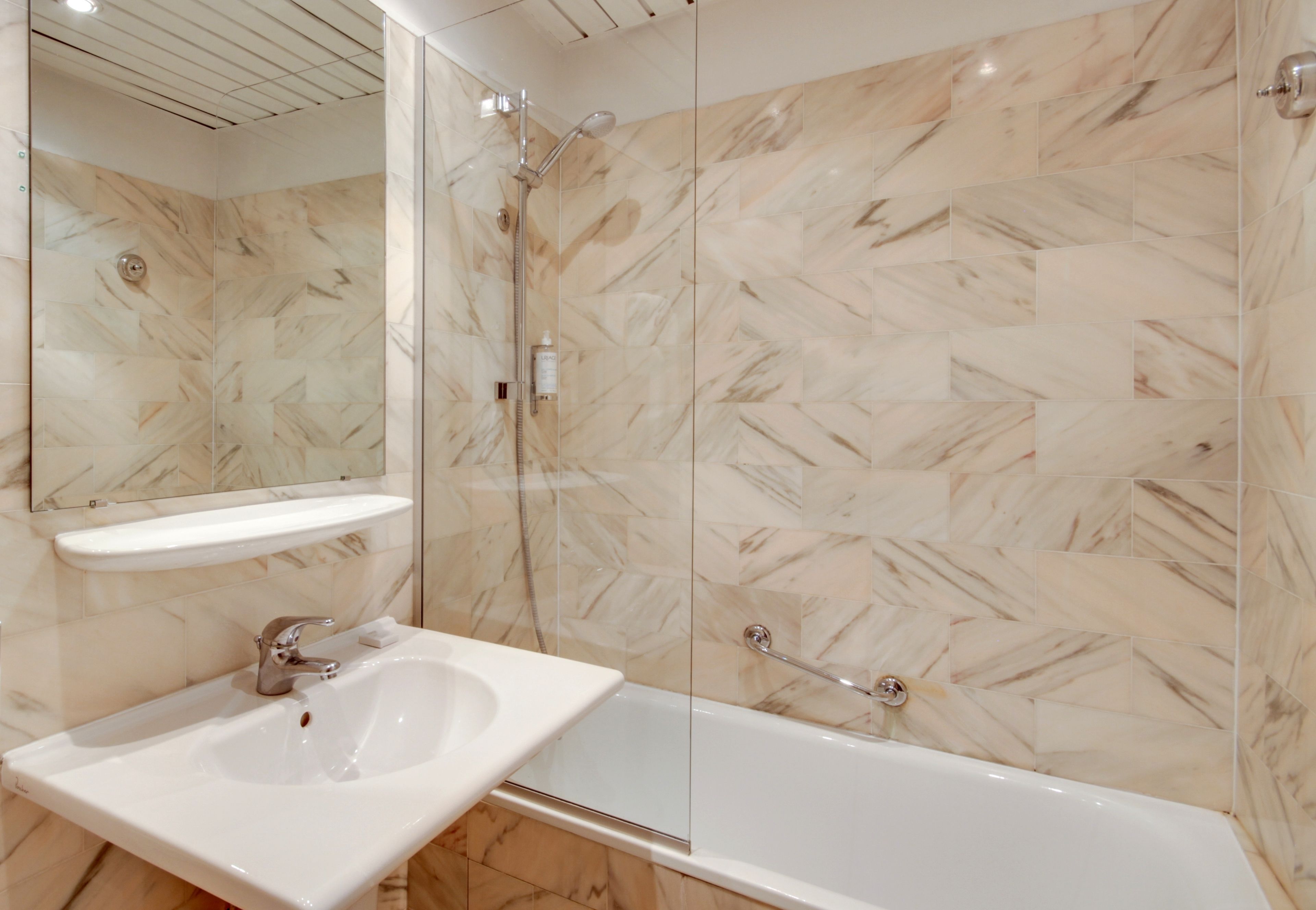 superior double room | bathroom | hair dryer, towels, soap, shampoo