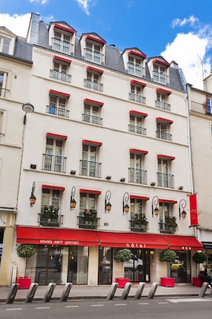 Front of property. Hôtel Sèvres Saint Germain