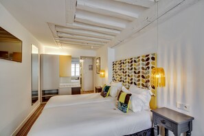 Quarto casal ou duplo luxo | Roupas de cama premium, frigobar, cofres nos quartos, escrivaninha