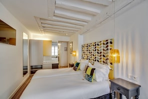 Quarto casal ou duplo luxo | Roupas de cama premium, frigobar, cofres nos quartos, escrivaninha
