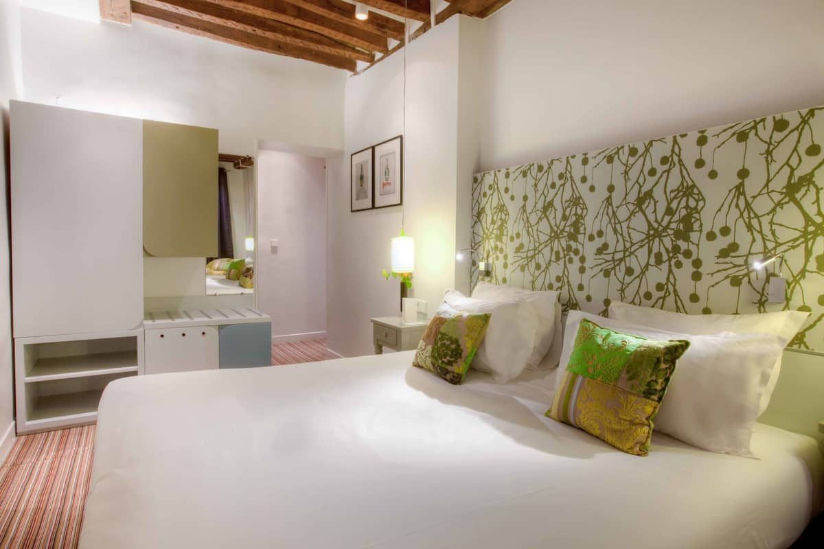 Deluxe Double or Twin Room | Premium bedding, minibar, in-room safe, desk