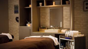 Couples treatment rooms, sauna, body treatments, aromatherapy