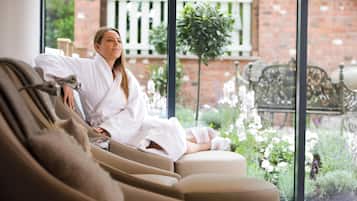 Couples treatment rooms, sauna, body treatments, aromatherapy