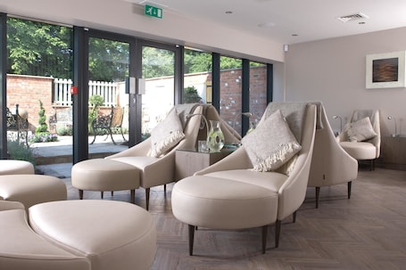 Salas de tratamiento para parejas, sauna y tratamientos corporales . Macdonald Craxton Wood Hotel & Spa, Chester