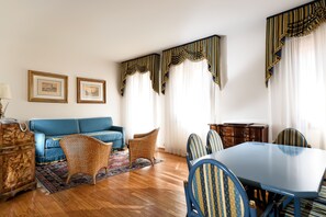 Down duvets, minibar, in-room safe, desk - San Marco Palace (Venice)