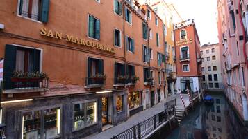 Facciata della struttura