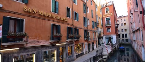 숙박 시설 정면