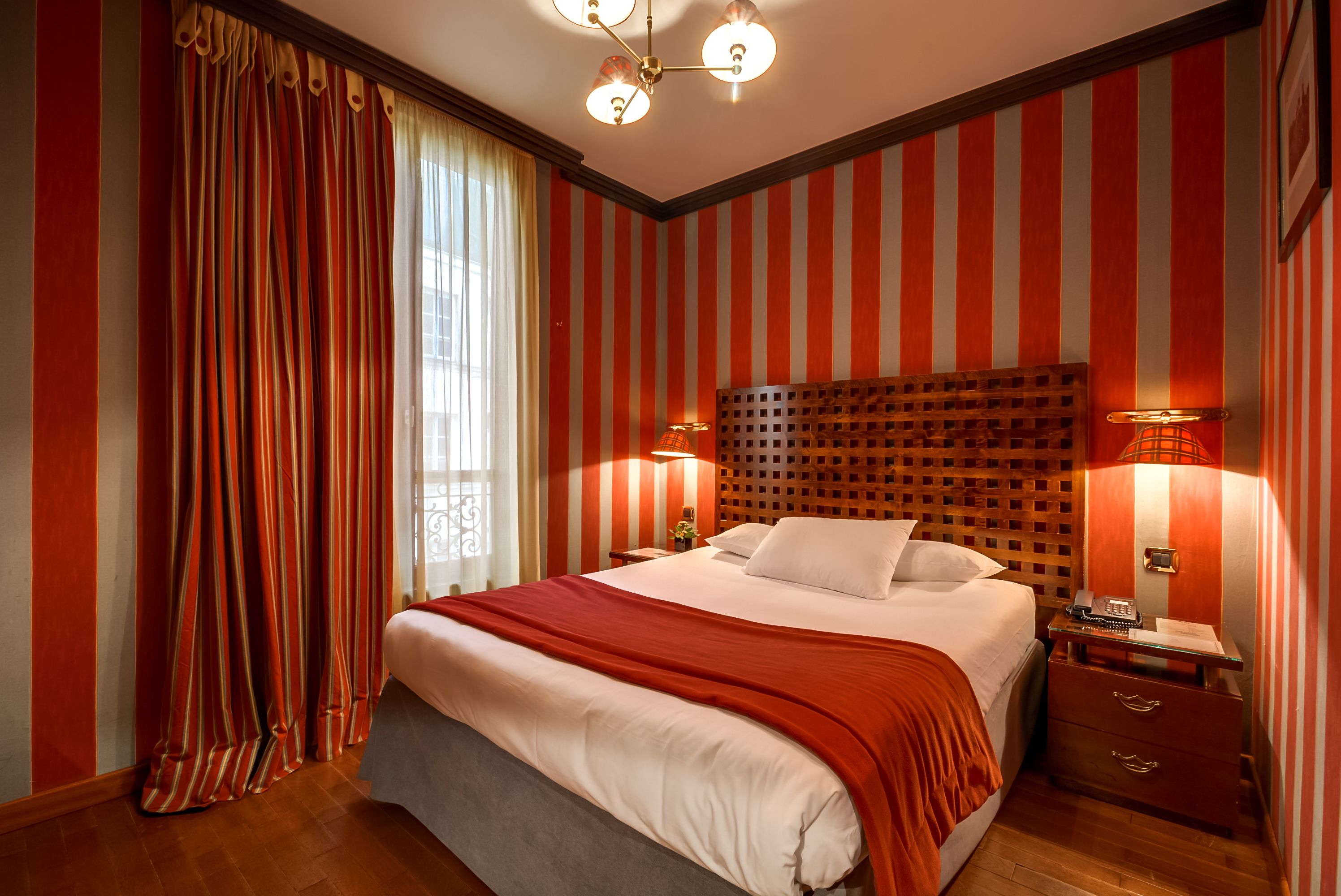 single room | 1 bedroom, premium bedding, minibar, in-room safe