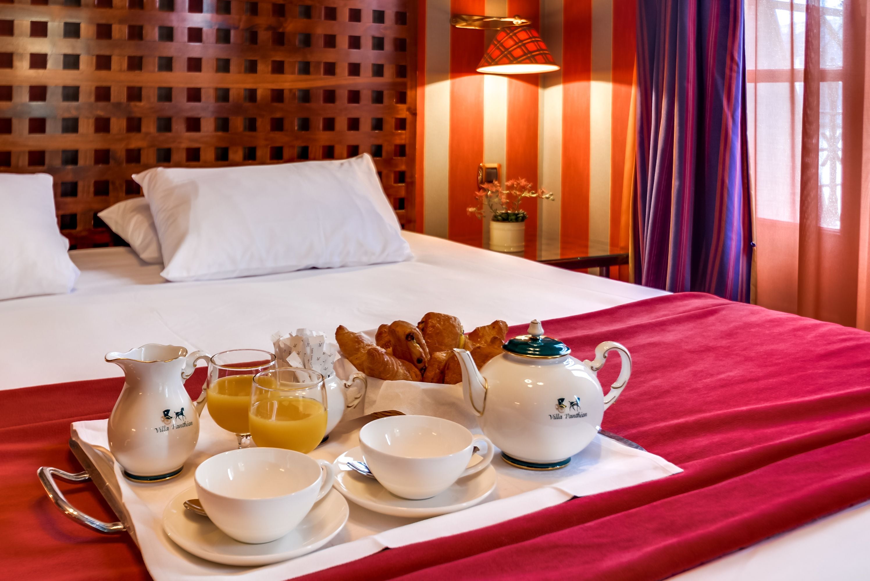 superior twin room | in-room dining