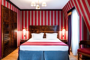 デラックス ルーム | 高級寝具、ミニバー、セーフティボックス (室内)、デスク