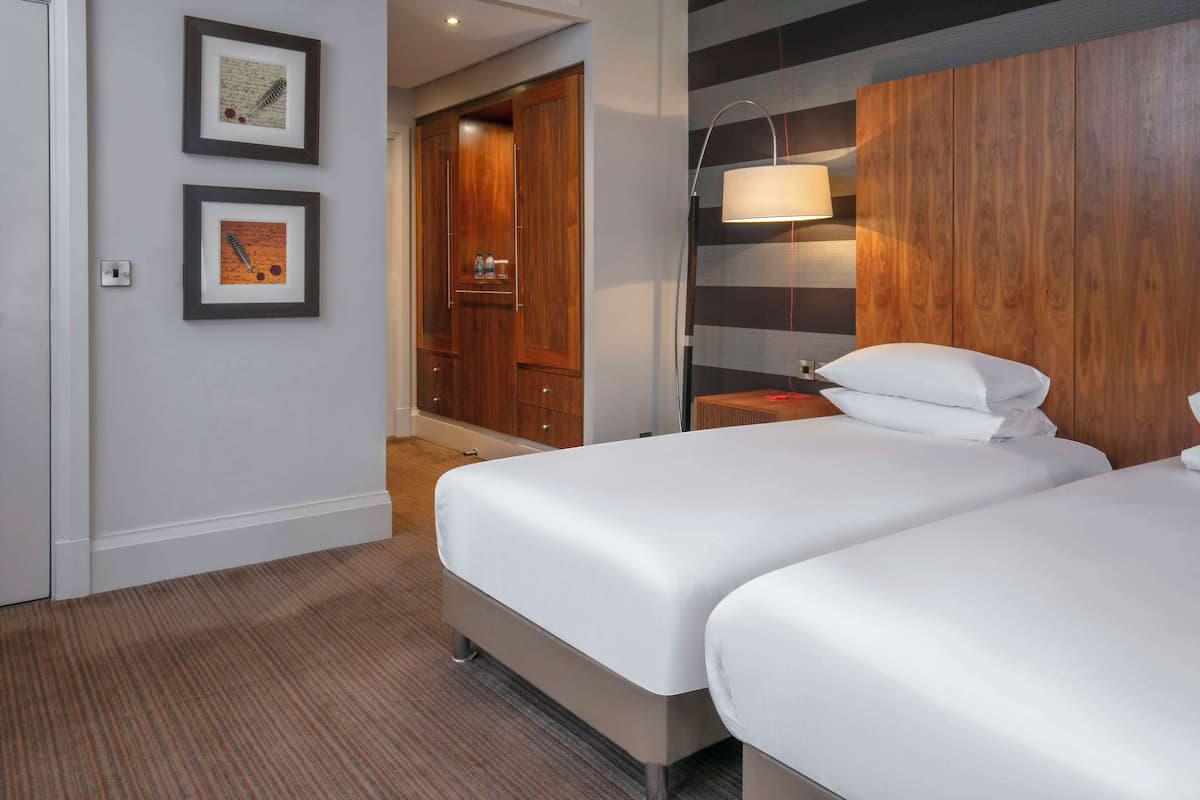 Room, 2 Single Beds, Accessible | 1 bedroom, hypo-allergenic bedding, in-room safe, desk