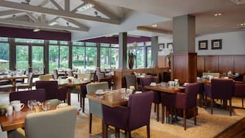 Daily full breakfast (GBP 10.00 per person)