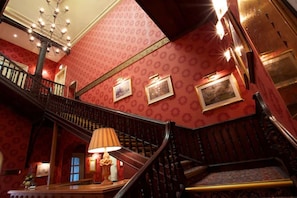 Staircase - Coulsdon Manor Hotel and Golf Club (Coulsdon)