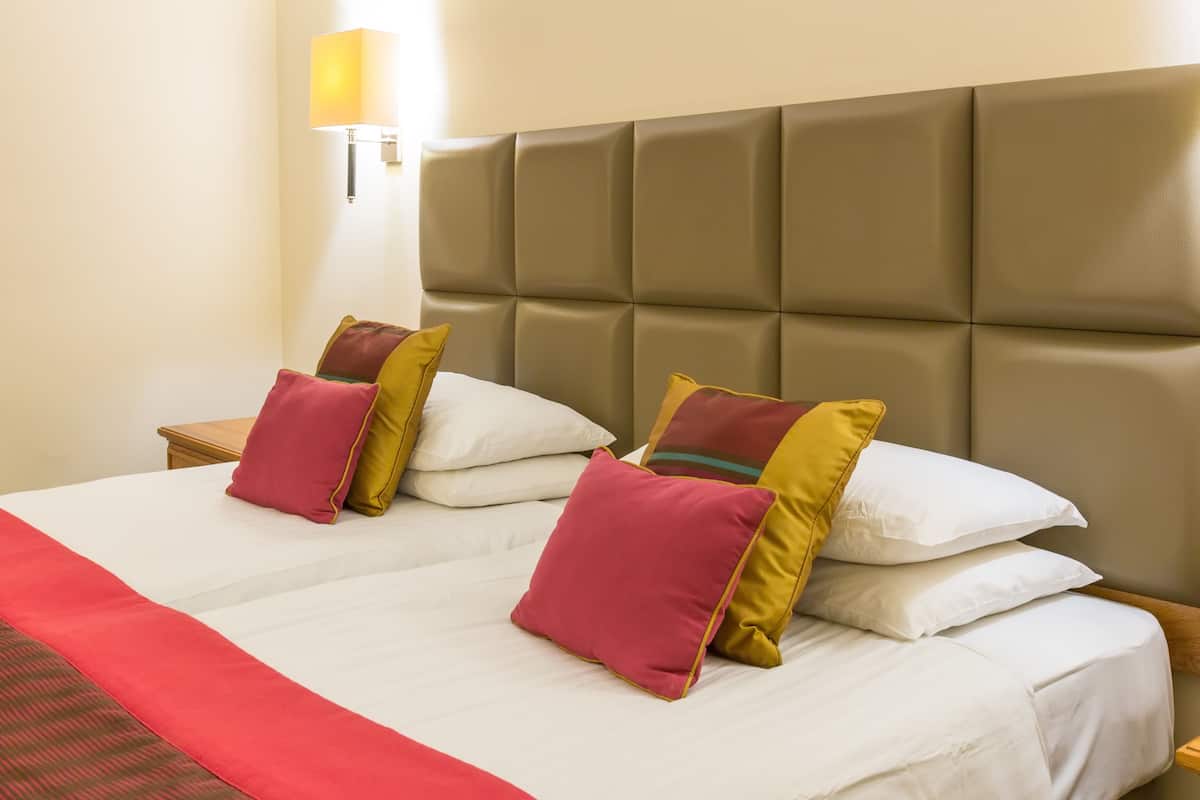 1 bedroom, desk, iron/ironing board, free cots/infant beds