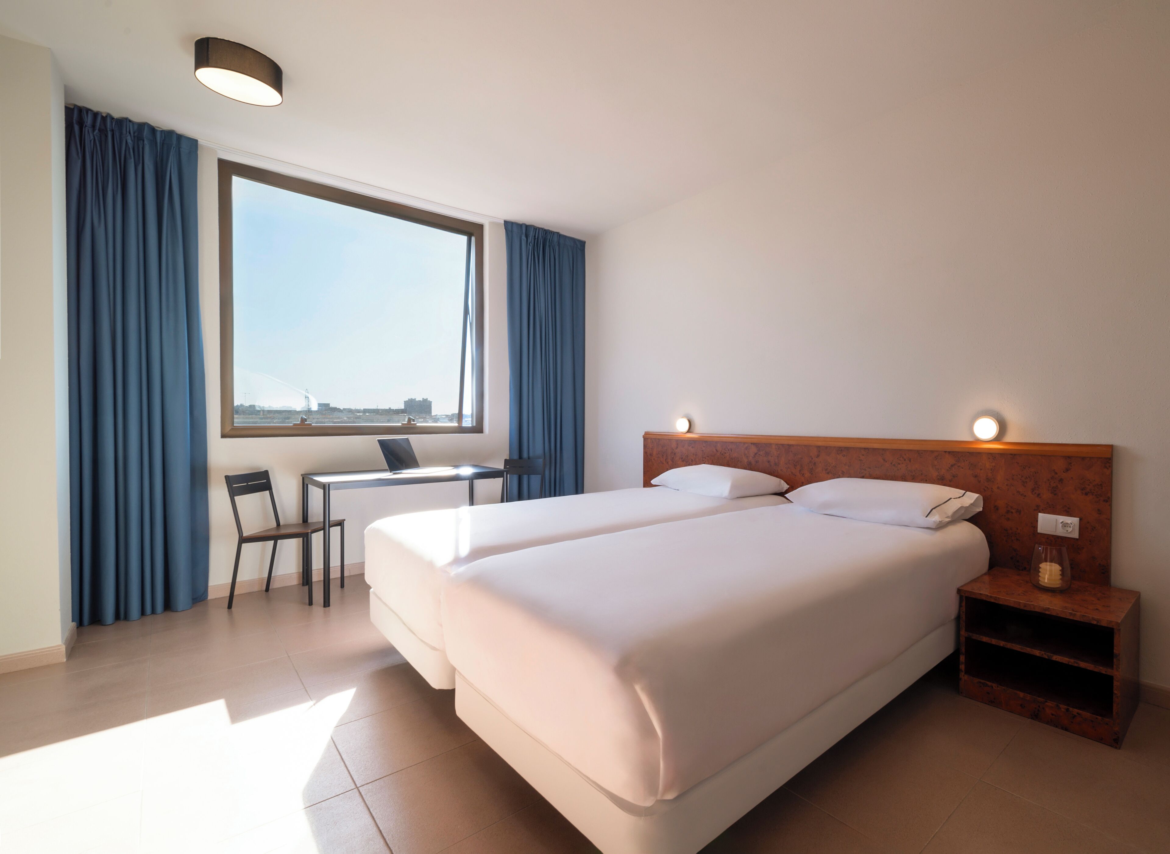 Brankas, tempat tidur bayi gratis, Wi-Fi gratis, dan seprai linen