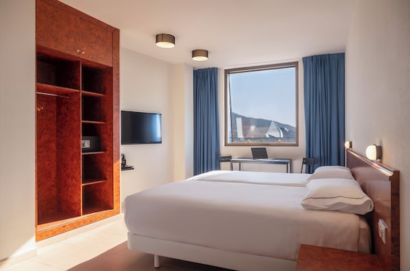 Comfort Room | In-room safe, free cots/infant beds, free WiFi, bed sheets