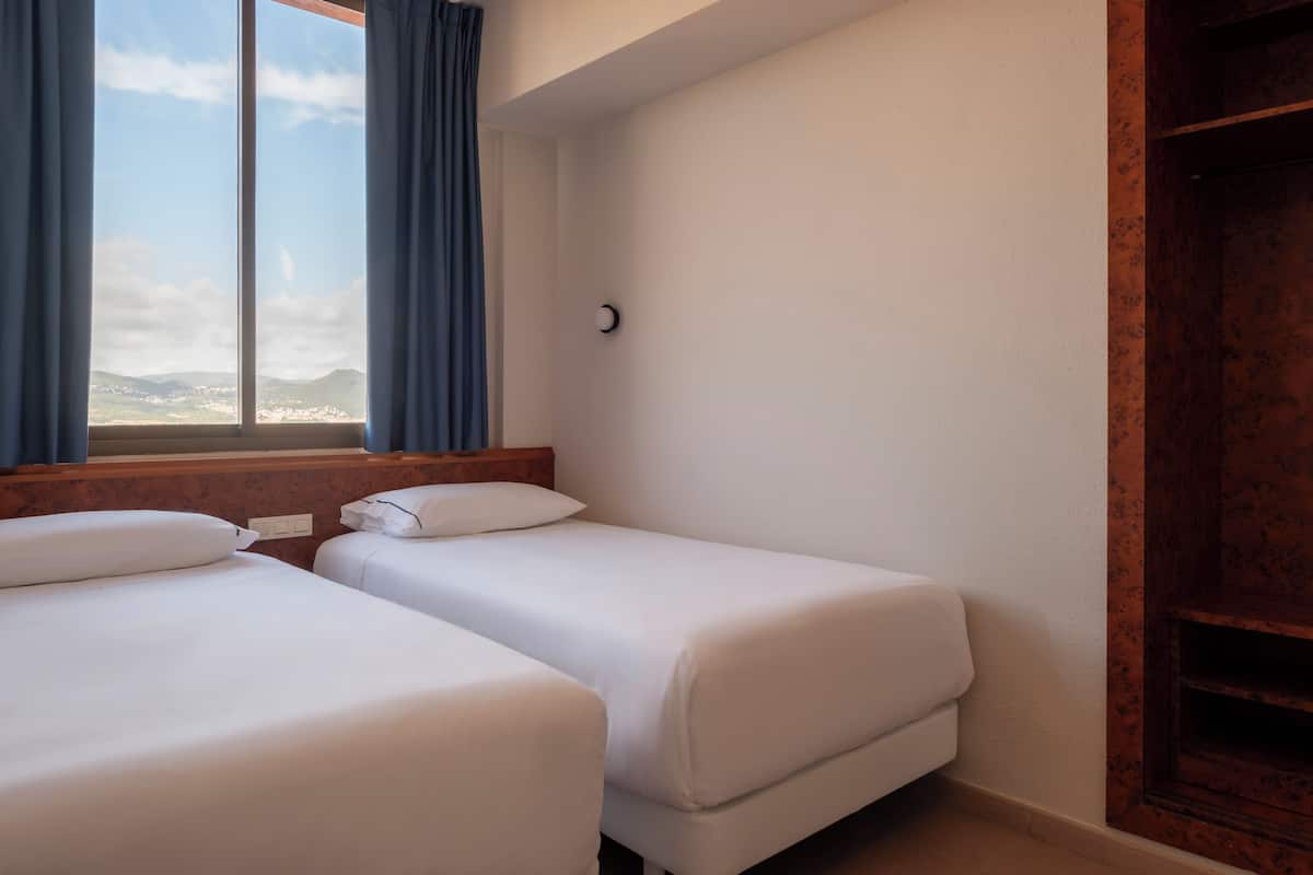 1 bedroom, in-room safe, free cribs/infant beds, free WiFi