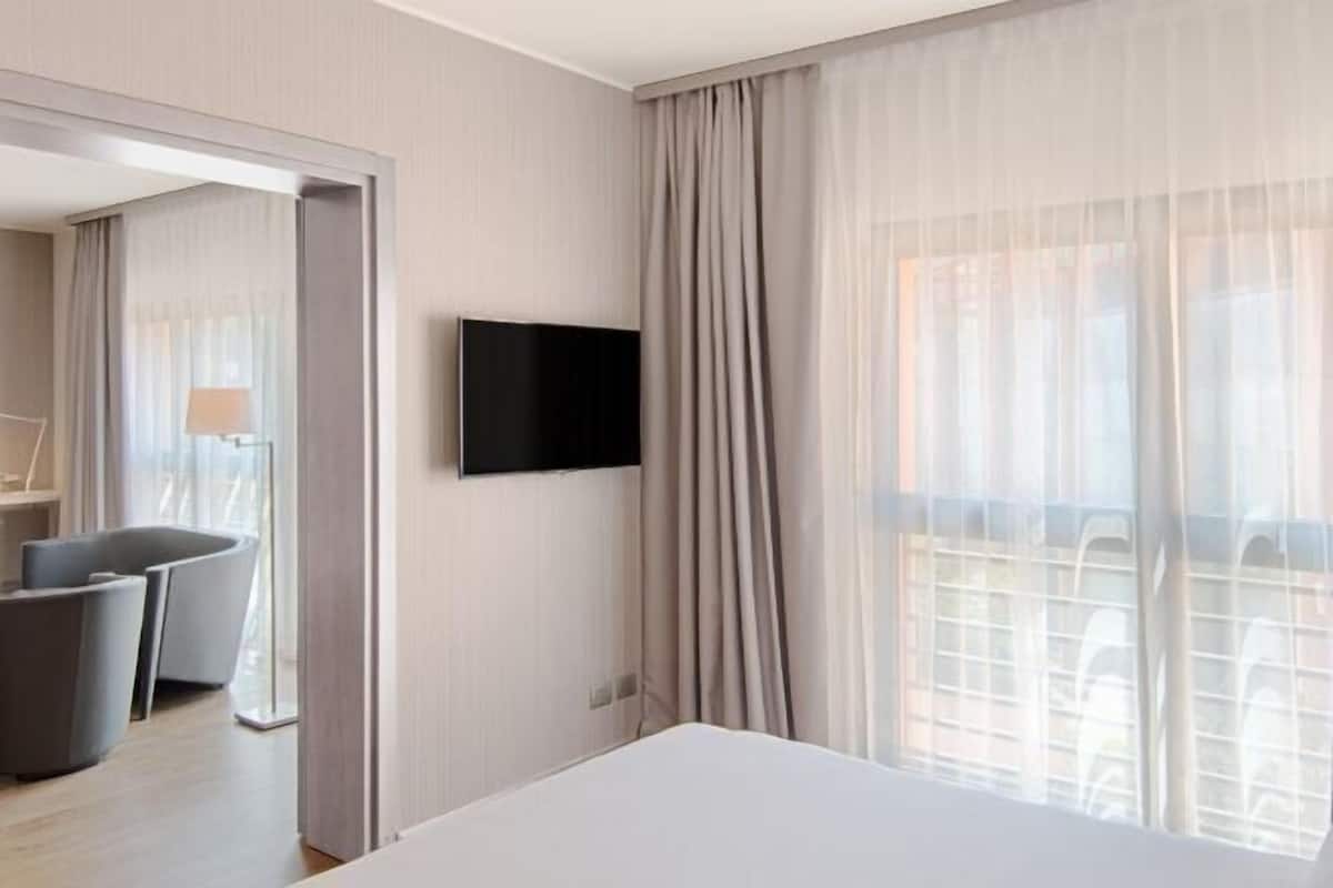 1 slaapkamer, donzen dekbedden, een minibar, een kluis op de kamer