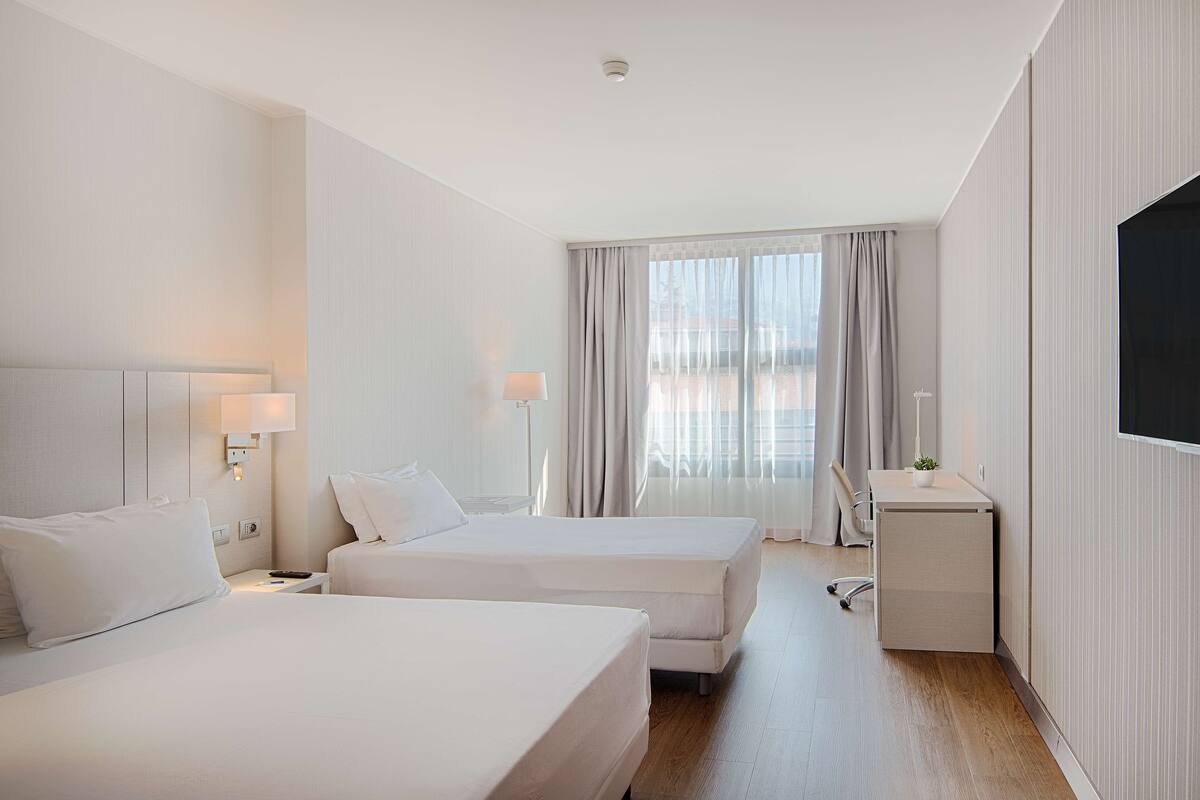 1 bedroom, down comforters, minibar, in-room safe