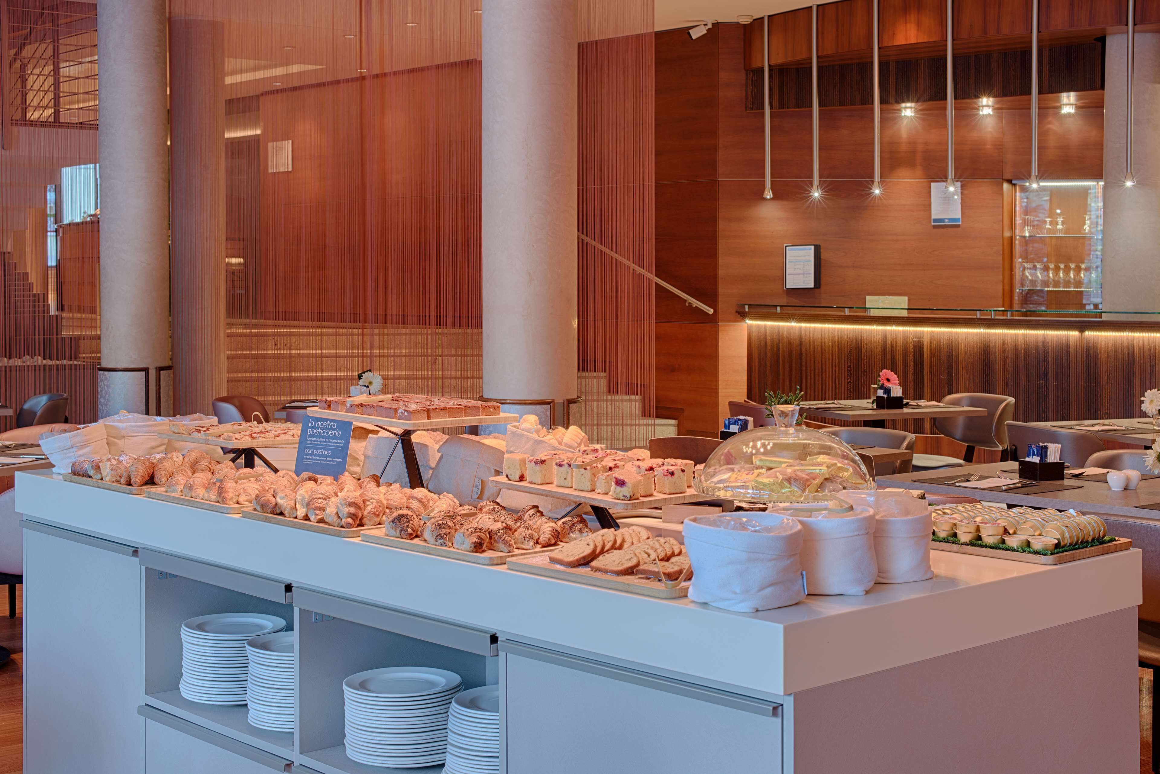 Tägliches Frühstücksbuffet gegen Gebühr