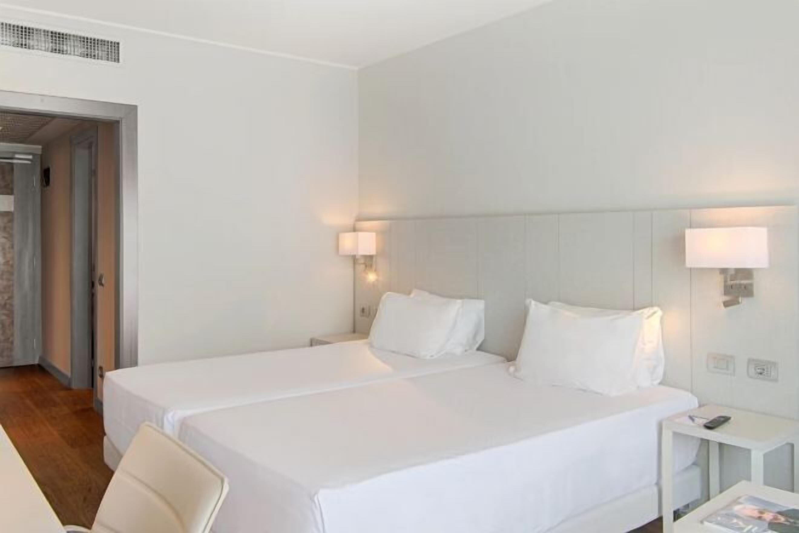 1 bedroom, down duvets, minibar, in-room safe