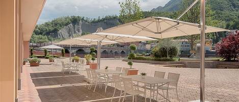 Italian cuisine, al fresco dining