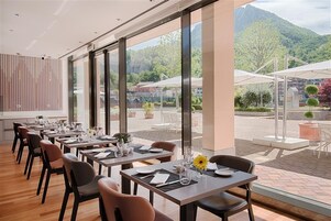 Cocina italiana, restaurante con mesas al aire libre 