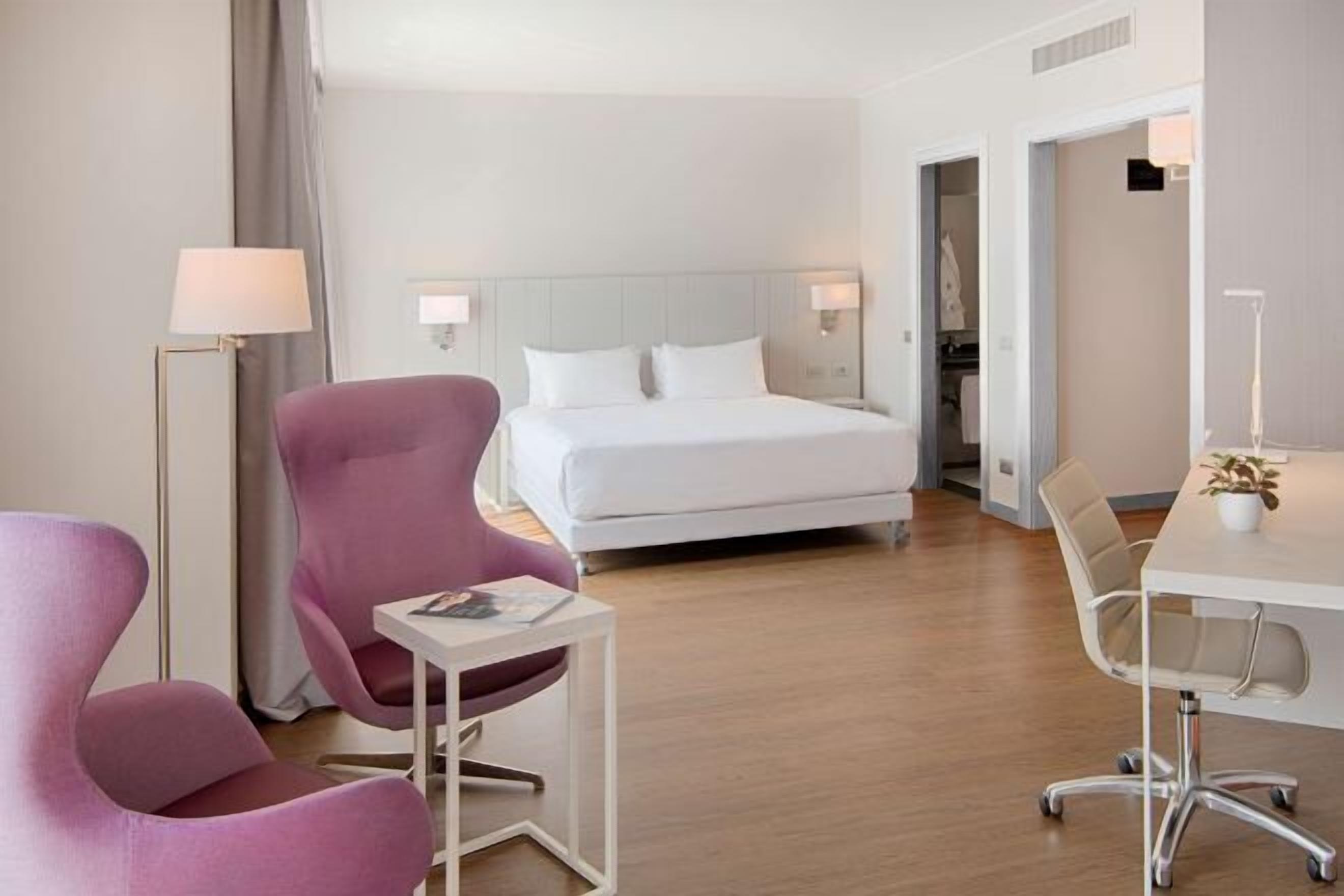 1 bedroom, down duvets, minibar, in-room safe