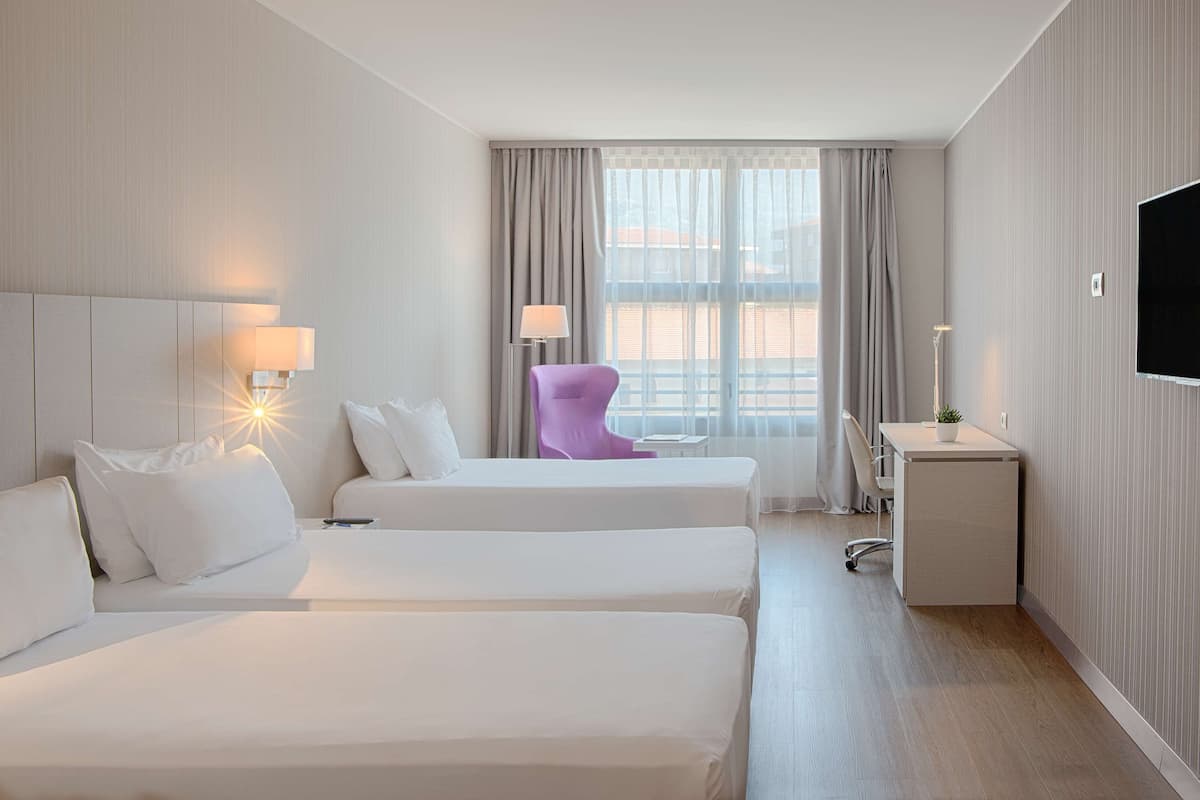 1 quarto, edredons de pluma, frigobar, cofres nos quartos