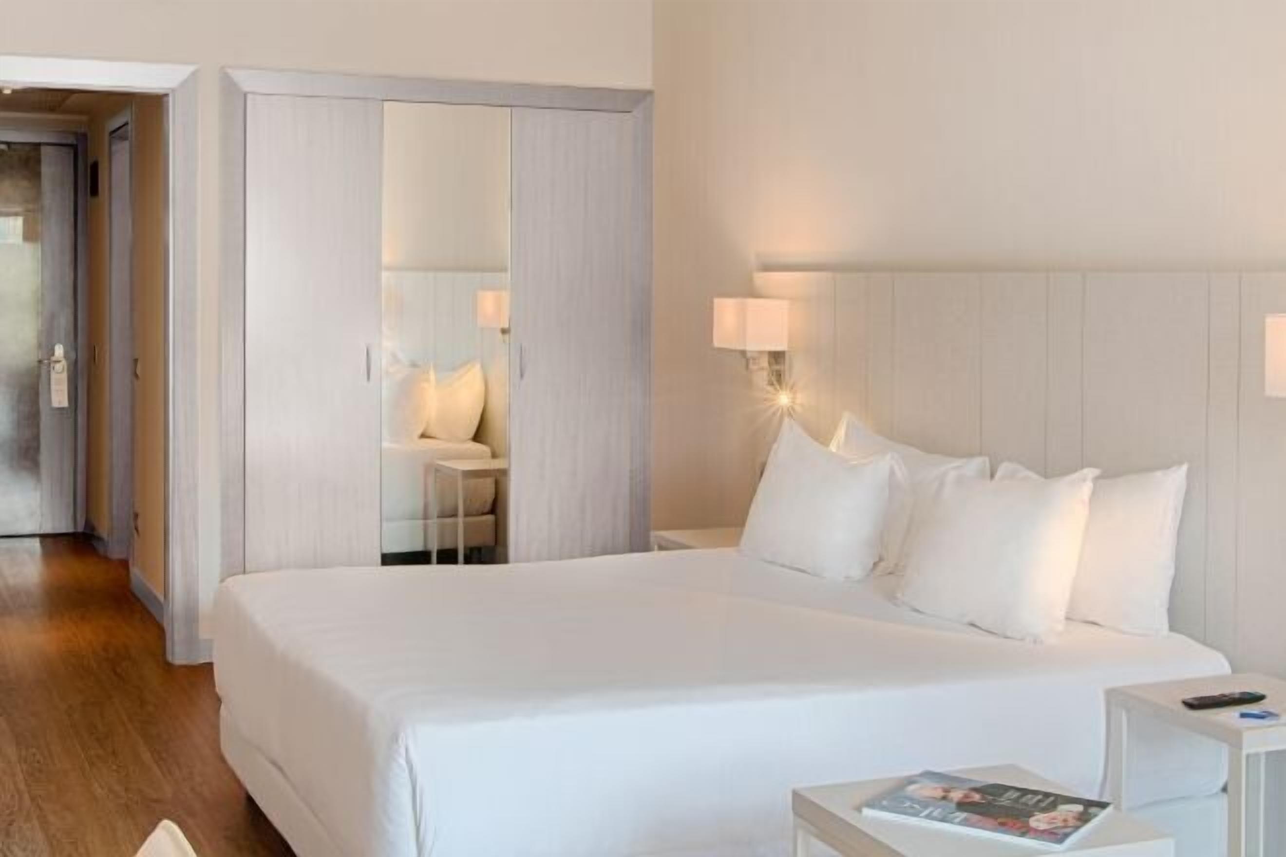 1 slaapkamer, donzen dekbedden, een minibar, een kluis op de kamer