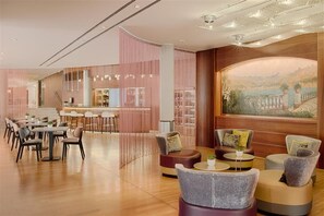 Cocina italiana con mesas al aire libre