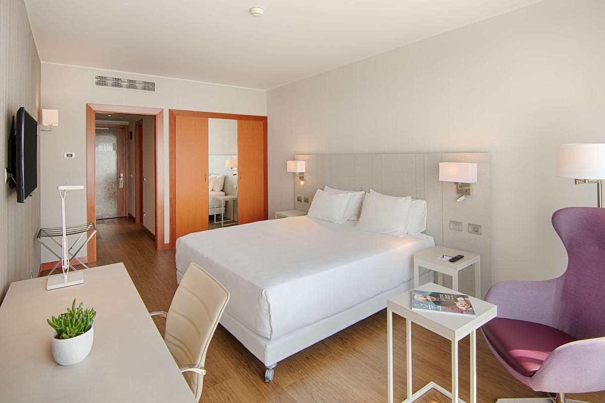 1 bedroom, down comforters, minibar, in-room safe