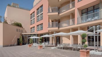 Italienska köket och uteservering