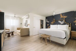 Rom – deluxe, 1 kingsize-seng med sovesofa (Renovated) | Allergitestet sengetøy, safe på rommet og blendingsgardiner