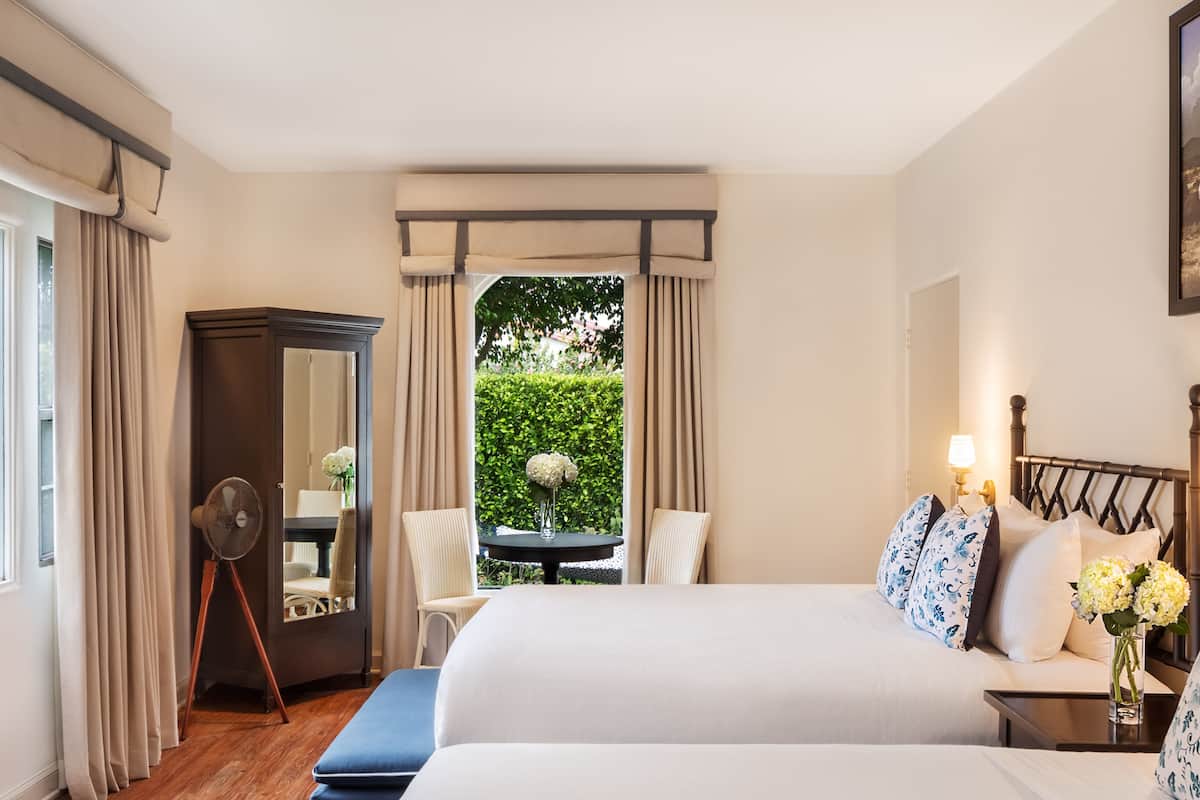Hypo-allergenic bedding, in-room safe, blackout drapes