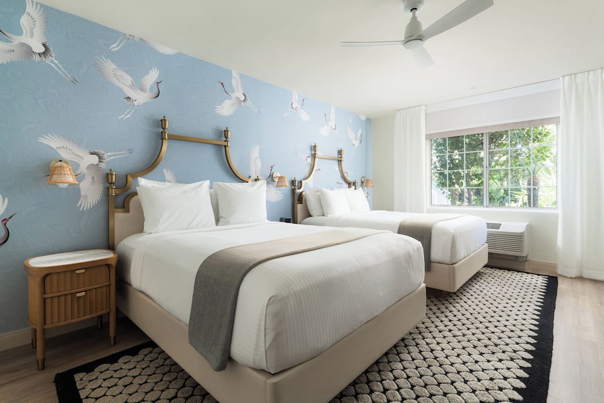 Standaard kamer, 2 queensize bedden (Renovated) | Hypoallergeen beddengoed, een kluis op de kamer